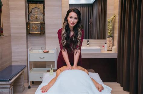 Erotic massage Carcare